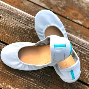 Like NEW Tieks Flats Cool Gray
